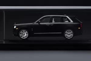 Jedinečný Rolls-Royce Cullinan má jen metr dlouhou garáž. Vznikal 450 hodin