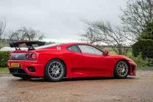 Kupte si závodní Ferrari 360 Modena Challenge. S tímto kusem můžete na silnice!