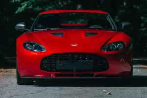 Galerie - Krása za milion dolarů. Na prodej je Aston Martin V12 Vantage Zagato - AutoRevue.cz