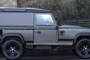 Land Rover Defender 90 jako Chelsea Longnose od Project Kahn