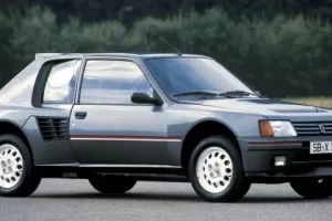 Peugeot 205 Turbo 16 (1983-1985): Brutální béčko