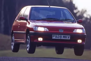 Peugeot 306 byl kladivo na trojkový Volkswagen Golf. Milovali ho zákazníci i závodníci, teď slaví 30 let