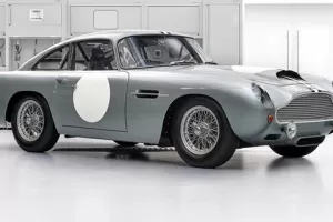 Po třech letech opět doma. Aston Martin prodává první DB4 GT Continuation