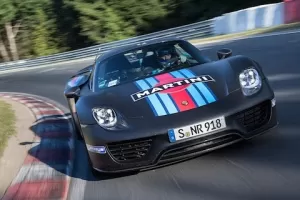 Podívejte se, jak Porsche 918 Spyder rozdrtilo rekord Nordschleife
