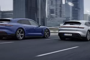Porsche Taycan přijíždí jako elegantní kombi Sport Turismo. Více místa má nejen v kufru
