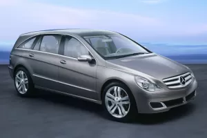 Před 20 lety se objevil koncept Vision GST. Předznamenal nejošklivější Mercedes všech dob