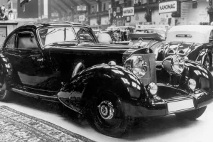 Před 90 lety se představil Mercedes 500 K. Kompresorový přízrak milovali závodníci i králové
