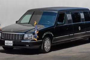 Prezidentská limuzína z USA za pár set tisíc korun? Původem ale moc nepotěší
