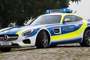 Prohlédněte si Mercedes-AMG GT v úpravě pro německou policii