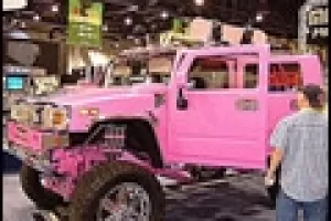 Růžový Hummer H2, nový cadillac pro Bushe