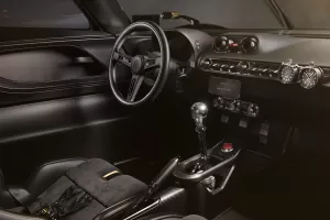 Radford Lotus Type 62-2 odhalil interiér. Slušně kombinuje retro a hi-tech prvky