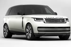 Range Rover už má v Česku vrcholnou výbavu SV. Vybavili jsme ho k prasknutí, takhle vypadá SUV za 7,3 milionu