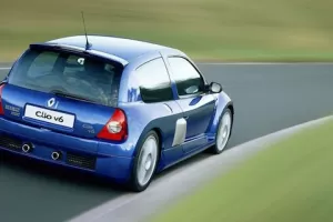 Renault Clio Sport V6 (1998-2005): Radikální vzpomínka na R5 Turbo