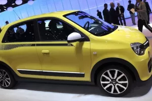 Renault Twingo se zmenšil zvenku, ale narostl uvnitř; má motor vzadu