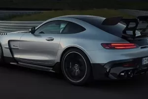Surovec na okruhy! Mercedes-AMG GTR Black Series se ukazuje v prvním videu.