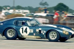 Shelby Cobra Daytona (1964-1965): Americké kladivo na Ferrari