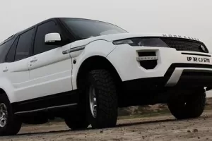 Tata Safari přestavěná (paradoxně) na Range Rover Evoque