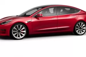 Tesla Model 3 má české ceny. Na našem trhu v podstatě nemá konkurenci