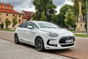 Test: Citroën DS5 Hybrid4 – když už, tak pořádně