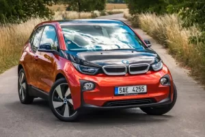 Test BMW i3 REX: Dynamika a zkouška benzinových dovedností