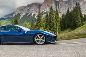Test Ferrari GTC4Lusso: Tam, kde končí fyzika
