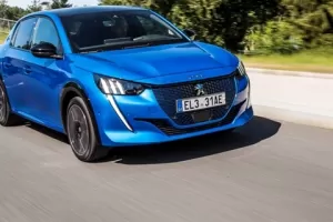 TEST Peugeot e-208 GT 100 kW: Cizelace městského auta pro nadšence