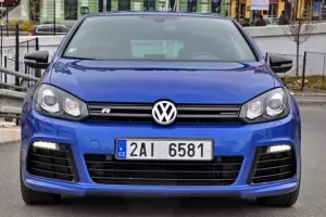 Test: Volkswagen Golf R – šest versus čtyři