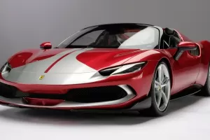 Tohle Ferrari 296 GTS může být vaše za 350.000 korun. Ale pozor, klame tělem