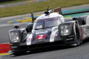 Toyota promarnila šanci vyhrát 24 h Le Mans 2016 tři minuty před koncem