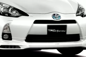 Toyota Prius C s továrním paketem TRD