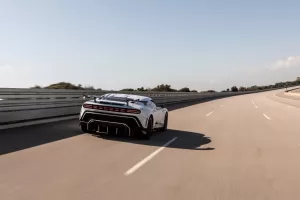 Vzácné Bugatti Centodieci míří do testovacího finále. Tipnete si, kolik během vývoje ujelo kilometrů za den?