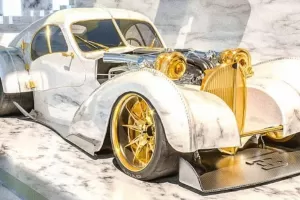 Vzácné Bugatti Type 57A Atlantic se proměnilo v okázalý hot-rod. Turbodmychadla má ze zlata