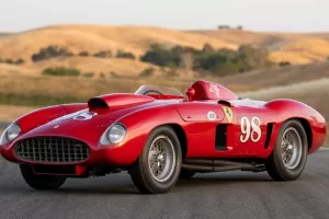 Vzácné Ferrari 410 Sport Spider míří do aukce. Závodil s ním i Carroll Shelby, který na něm zanechal zajímavý vzkaz