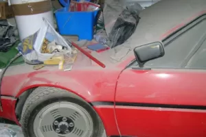 Vzácný sporťák BMW M1 celých 34 let zapadal v garáži prachem