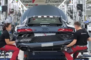 Jak se staví sen: Audi ukázalo, jak vyrábí levný supersport R8