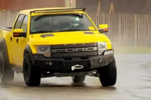 Video: The Stig řídí Hennessey VelociRaptor na trati Top Gearu