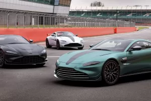 Z okruhu na silnice. Aston Martin uvedl Vantage F1 Edition. Posílil na 536 koní