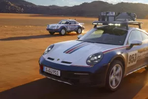Zákulisí vývoje Porsche 911 Dakar je plné perliček. O název se sváděly boje a vůz měl přijít o mnoho let dříve