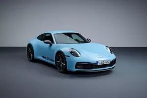 Nový model Porsche 911 vyniká lehkostí. „Téčko“ má lehčí baterku i tenčí skla