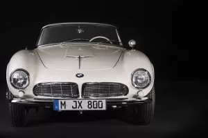 Decentní i agresivní, široké i úzké: Historie tradičních ledvinek BMW
