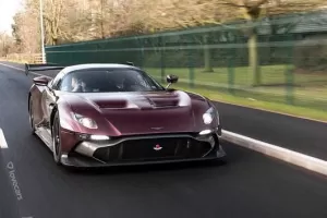 Tohle je jediný Aston Martin Vulcan, který může na silnici