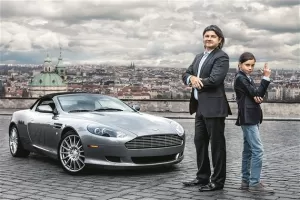 Fotogalerie: Zdeněk Pros se synem Františkem a vozem Aston Martin DB9.
