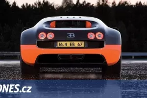 Bugatti Veyron potřebuje na mytí zadního okna houbu na tyči za milion