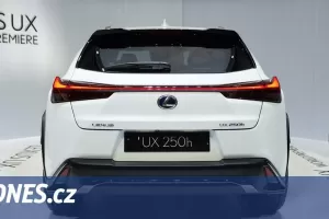 Lexus UX má nepřehlédnutelný design, nezvyklé motory a nepije naftu