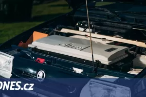 Elektromobilní pravěk: Škoda Favorit na baterky, do které lijete benzin