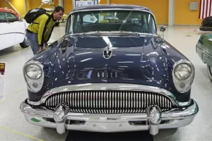 Fotogalerie: Výstava amerických aut na Černé louce v Ostravě: Buick Special 1954,...