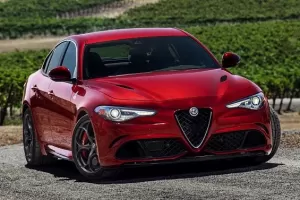 Alfa Romeo chystá ostřejší Giulii Veloce. Má to být soupeř pro C43 AMG a M340i