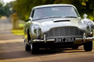 Aston Martin DB slaví sedmdesátiny. Prohlédněte všechny modely od DB1 pod DB11
