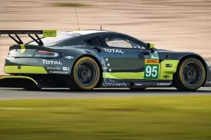 Aston Martin představuje V8 Vantage GTE pro závod na 24 h Le Mans