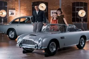 Aston Martin ukázal DB5 v dětské velikosti. Stojí přes milion korun